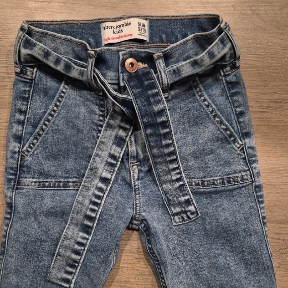 Abercrombie Kids Belted High Rise Ankle Skinny Jeans - Picture 3 of 8